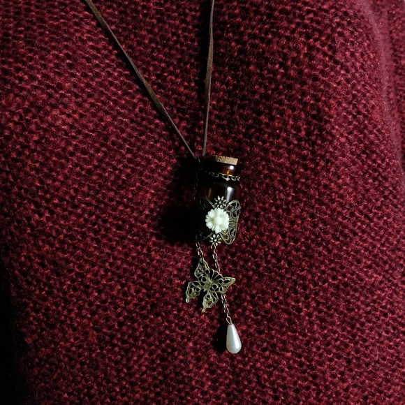 Vintage Style Wishing Bottle Necklace - Picture 3 of 8